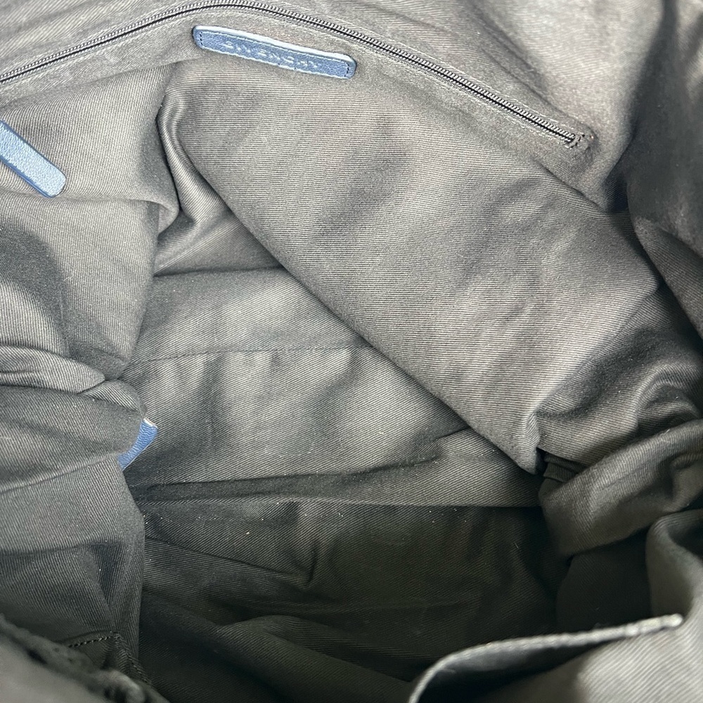 Navy lambskin Givenchy - Picture 9 of 11